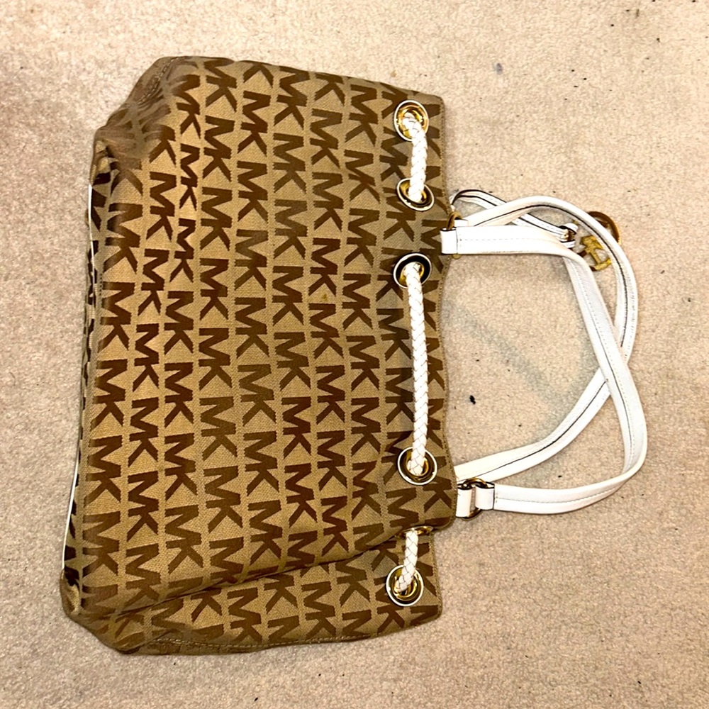 Michael Kors, beige large tote very good condition